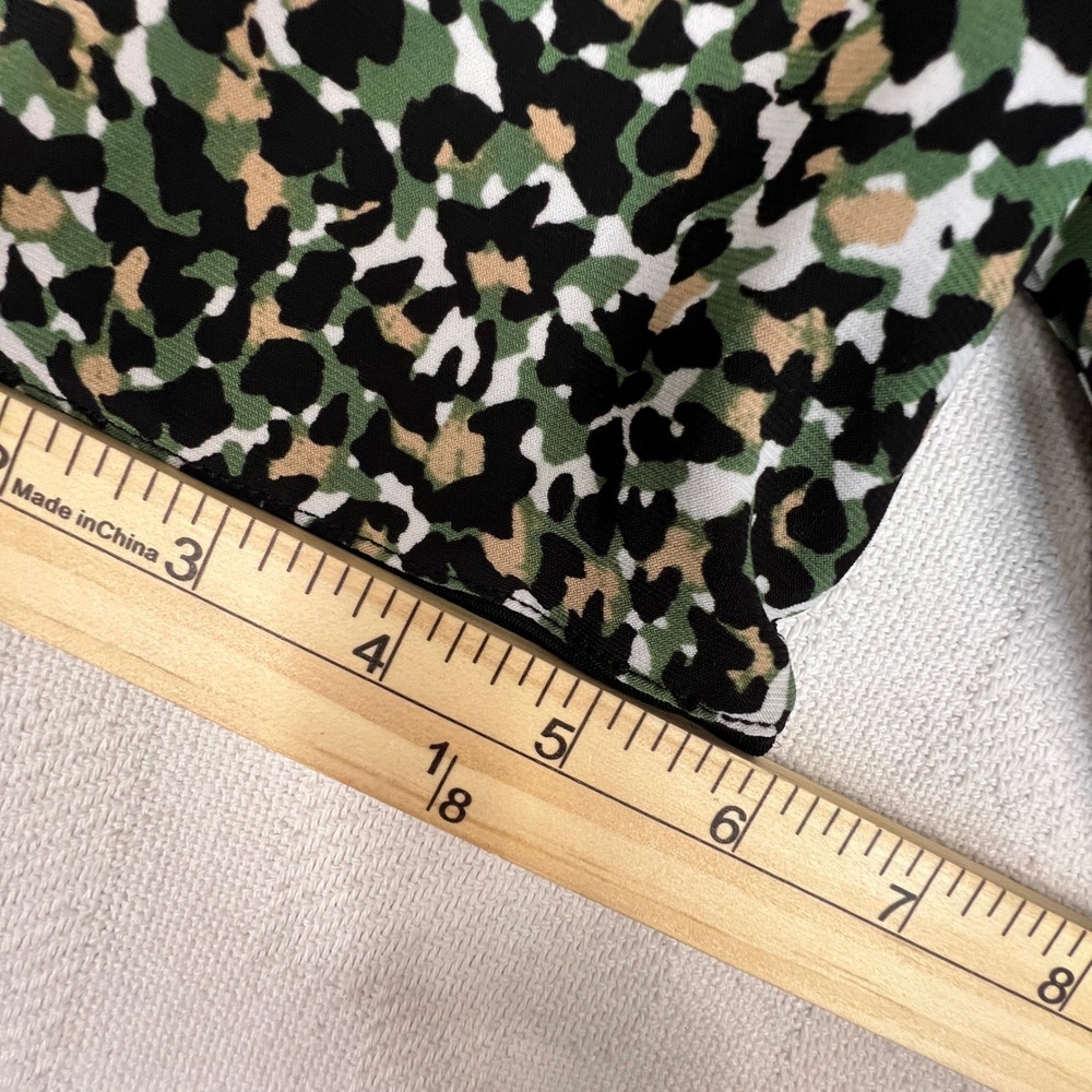 Anne Klein Green Black Leopard Print Short Sleeve Blouse Mesh Trim Top - Picture 9 of 10